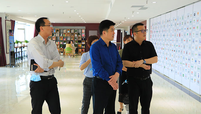 領(lǐng)導(dǎo)視察