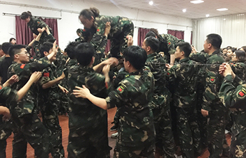 只要精神不滑坡，方法總比困難多！