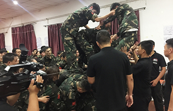 為家人，再累，我們也要堅持到底！