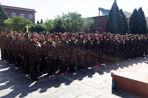 整體劃一、一令一動，火爆網(wǎng)全體學員迅速集合！