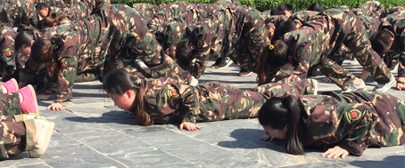 一人犯錯全體受罰，這就是團隊精神！