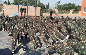 為榮譽拼搏，為理想奮起，為成功努力！