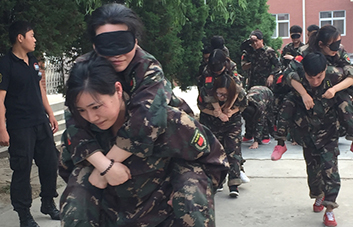 不管沿途有多艱險，我都將攙扶著你勇敢前行！