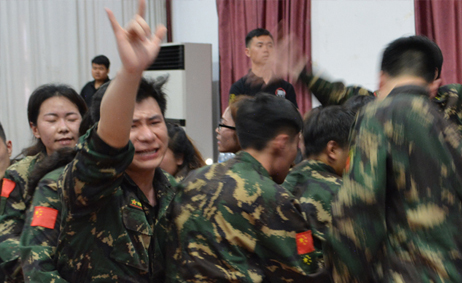 滿腔熱血為榮譽，拼搏奮斗比高低！