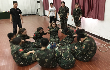 馳騁賽場，爭分奪秒，這是現(xiàn)實版的速度與激情！