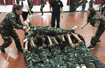 默契配合、高效協(xié)作，把不可能變?yōu)榭赡埽? />
                <p>默契配合、高效協(xié)作，把不可能變?yōu)榭赡埽?/p>
            </li>
            <li>
            	<img src=