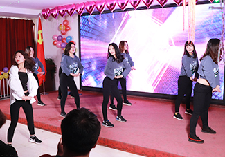 �����赸��һ�������M�����(d��ng)�ഺ���]���L(f��ng)����